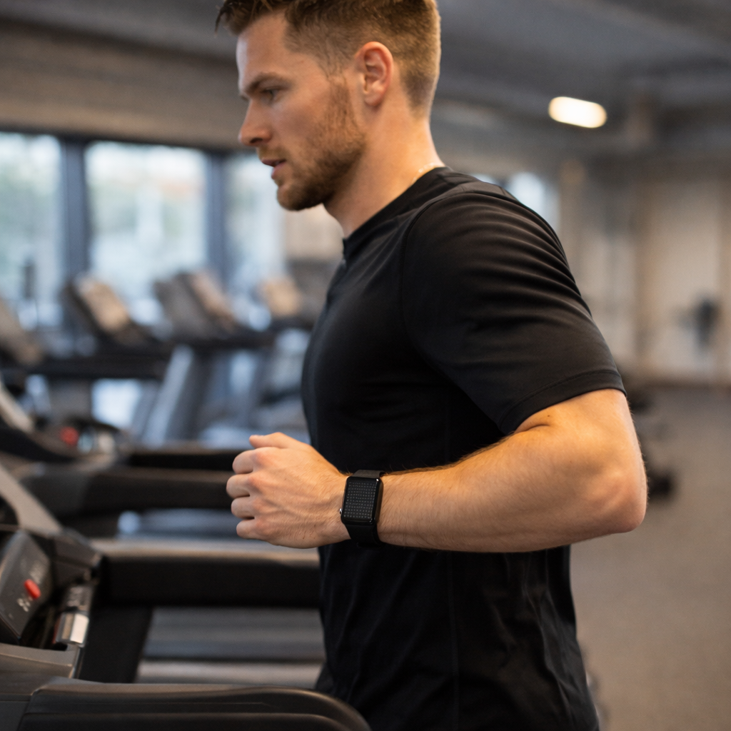 LifeTrack fitness tracker brugt under løbebåndstræning